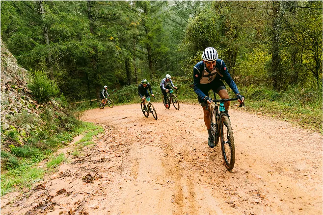 Ruta gravel cruzando valles y colinas en la comarca de Osona