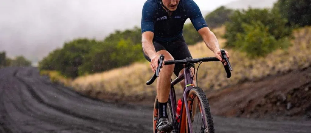MANILLAR Y HORQUILLA ENVE SERIE G: DISEÑADOS PARA EL CICLISMO GRAVEL O DE AVENTURA.