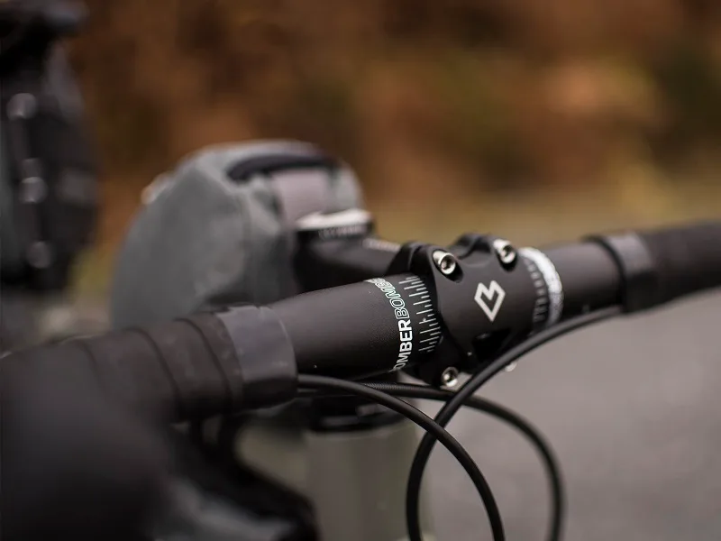 ALPKIT LOVE MUD BOMBER, UN MANILLAR PARA GRAVEL BARATO Y CON BASTANTE FLARE