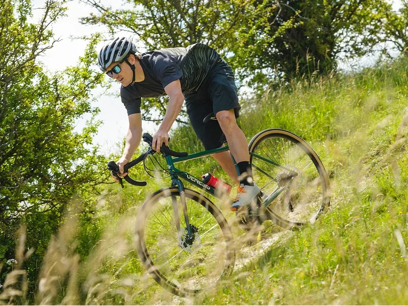 DIEZ BICICLETAS DE ACERO IRRESISTIBLES PARA GRAVEL Y TOURING