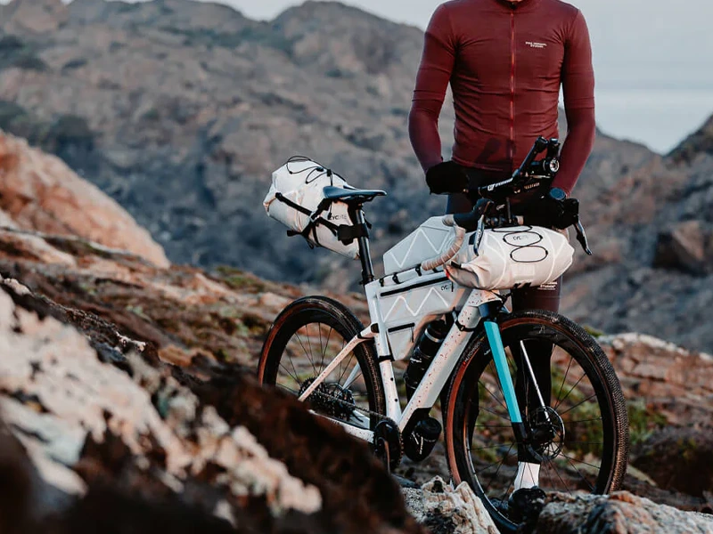 foto en la montaña de bikepacking cyclite